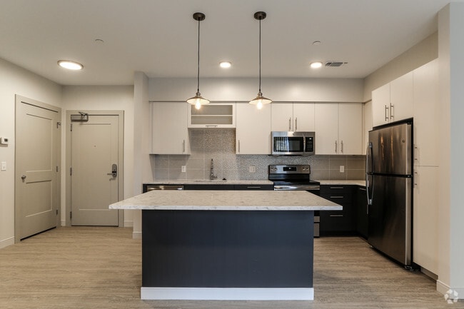 1 BR 1 Bath / 884 sf Kitchen