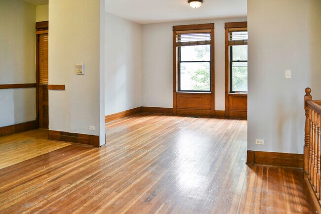Photo - 1358 W Barry Ave Unit 1