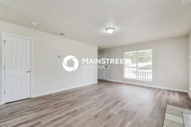 Photo - 3 Bedroom Pet-Friendly Home in Riverdale, GA with Main Street Renewal