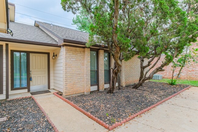 Photo - 2815 Arrowhead Dr