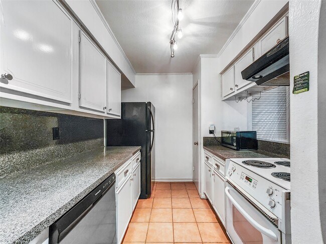 3131 Cummins St Unit 15