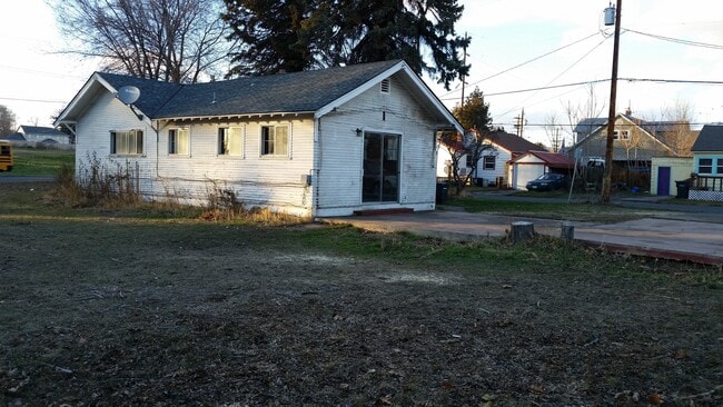 Photo - Large 3 br near YVCC