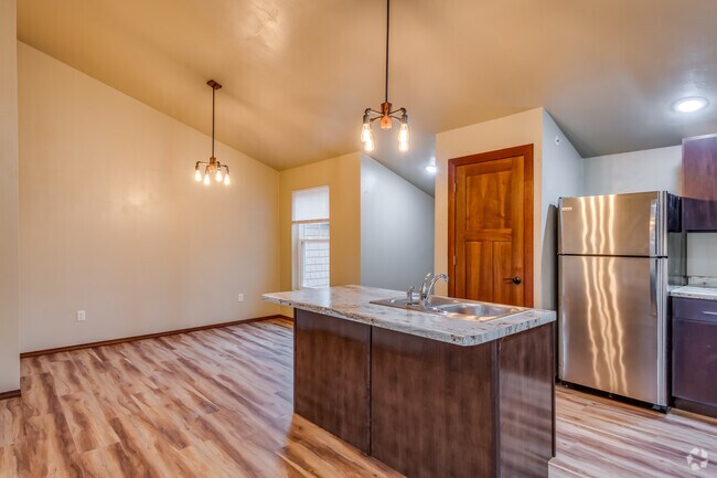 3 BR, 2 BA - 1,518SF