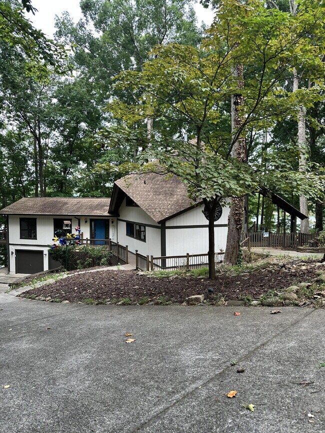 Photo - Beautiful Lake Front Property!