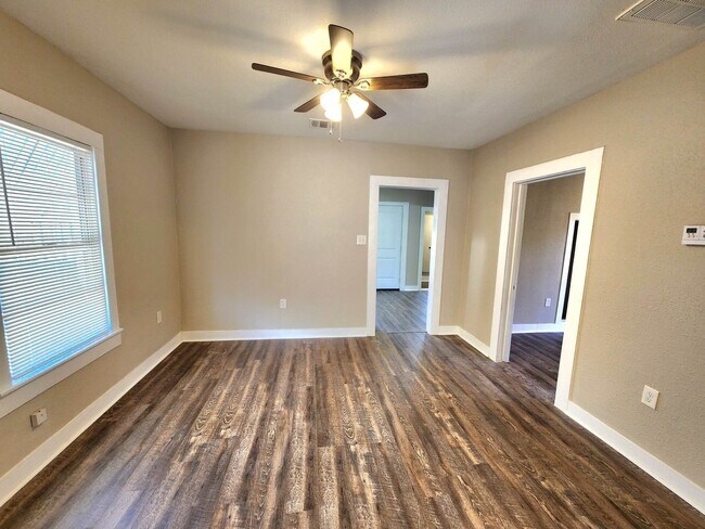 Photo - 6903 Palestine St