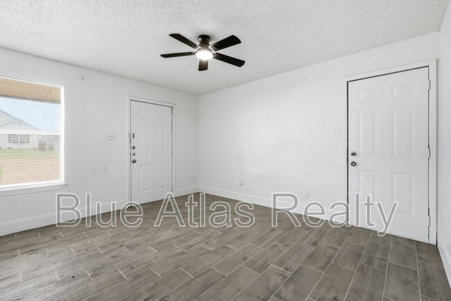 Photo - 5517 Wellesley Ave