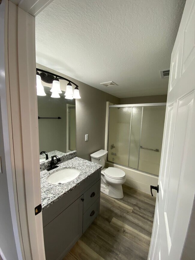 Photo - Acorn Ridge Properties - 304 East 3rd Street Unit #1