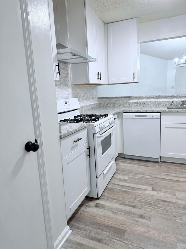 Photo - 1210 Oakplace Dr SW