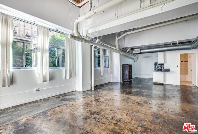 Building Photo - 215 W 7th St Unit 201 Rental
