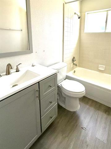 Photo - 6912 Hickory Creek