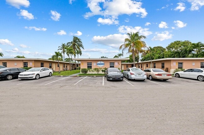 Building Photo - 825 NW 10th Terrace Unit 9