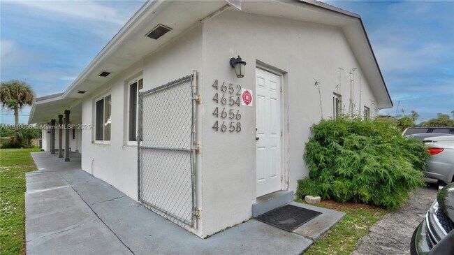 Building Photo - 4658 Myla Ln Unit 4658