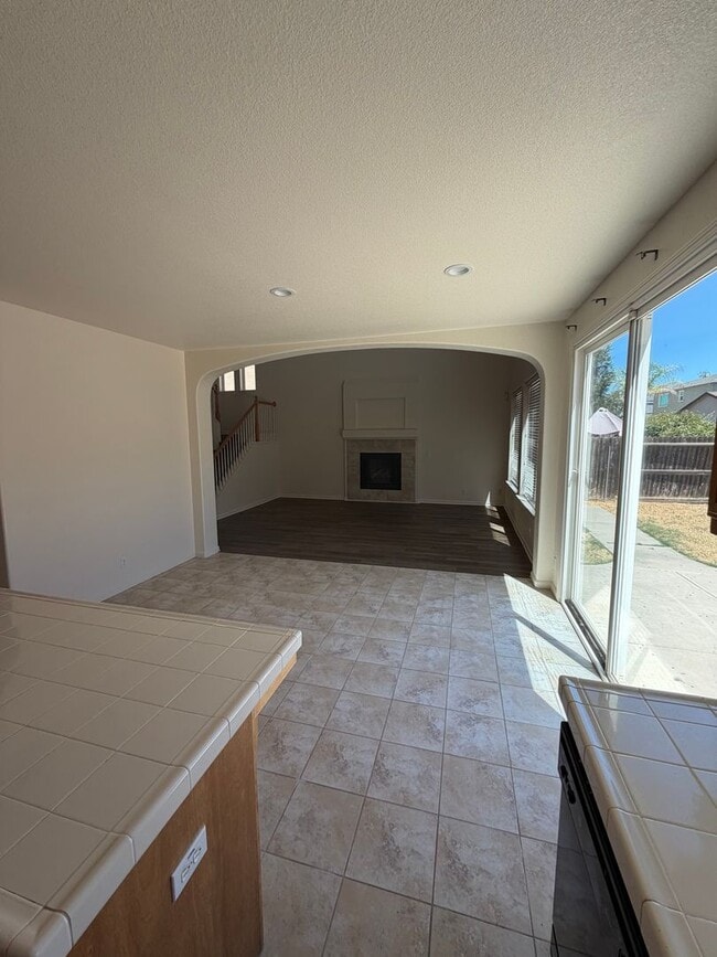 702 Chandon Dr