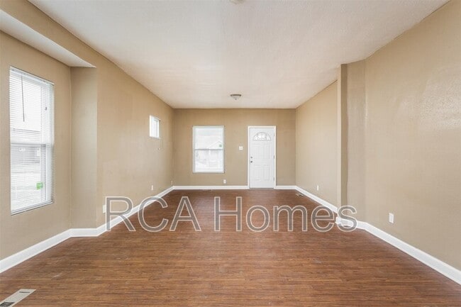 Photo - 3117 E Michigan St