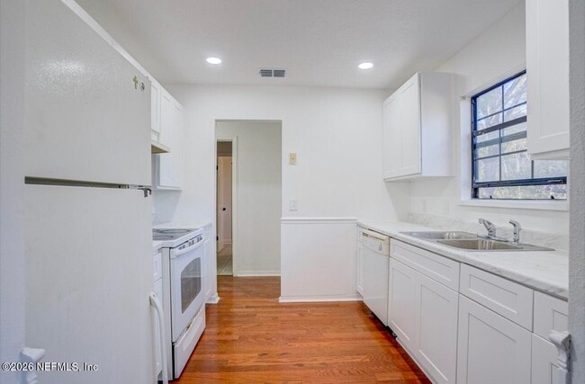 Photo - 726 Plainfield Ave