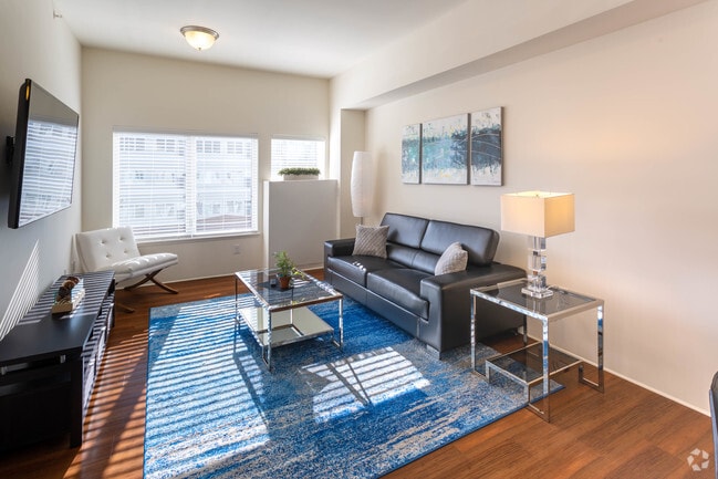 1 BR, 1 BA - 750 SF - Brooks Apartments