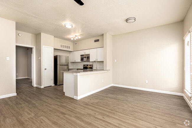 1BR, 1BA - 630SF