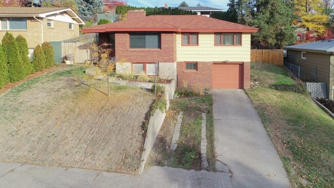 Building Photo - 3 Bed 1.5 Bath Home in Shadle neighborhood...