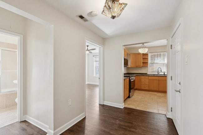 Photo - 5955 N Winthrop Ave Unidad 1E