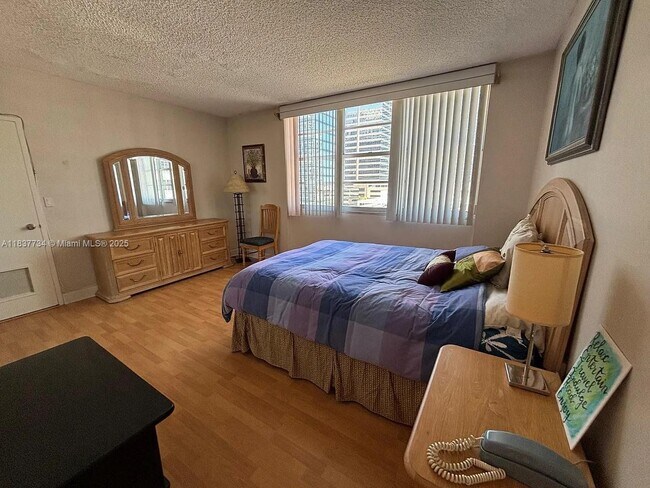 Photo - 825 Brickell Bay Dr Unit 847