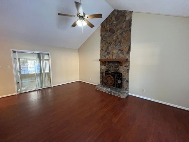 Photo - 171 Greenbriar Ct