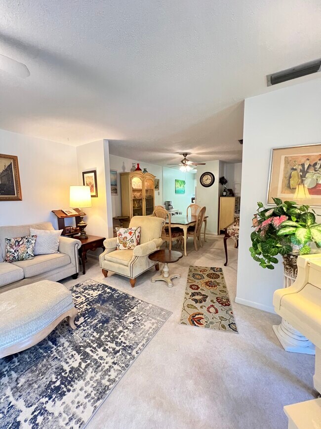 Open Concept Living Space - 333 SE Martin Ave Unit Condominium Complex