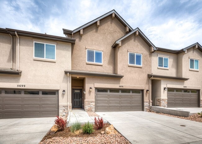 Photo - Fully Furnished 3 Bedroom 2.5 Bath Luxury Townhome by Garden of the Gods