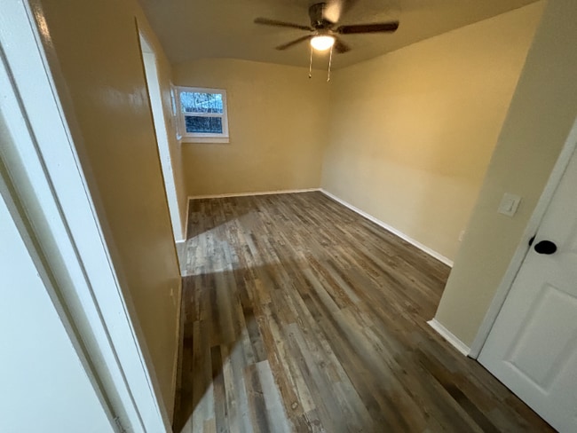 Photo - 1129 E 103rd St