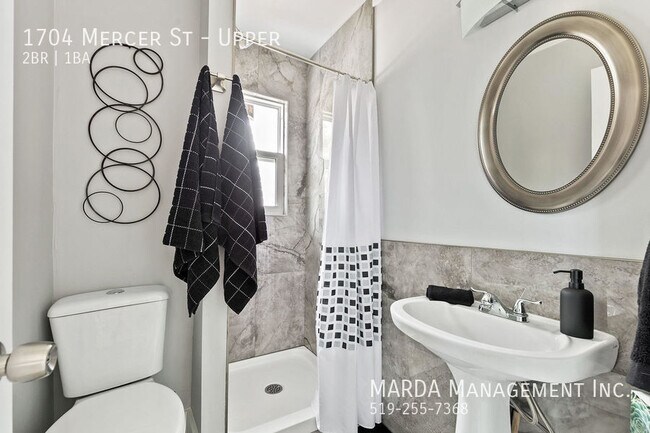 Photo - CHARMING 2-BEDROOM/1BATH UPPER UNIT IN CENTRAL WINDSOR + HYDRO & GAS Unit Upper
