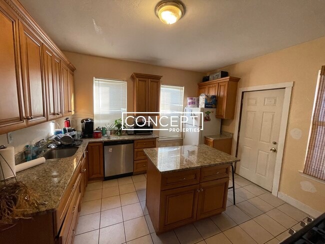 Building Photo - 8 Eldora St Unit 3