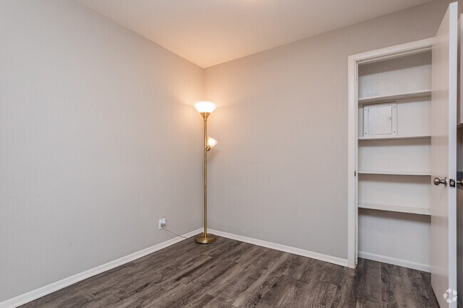1BR, 1BA - 512SF "Espada" Dining Room