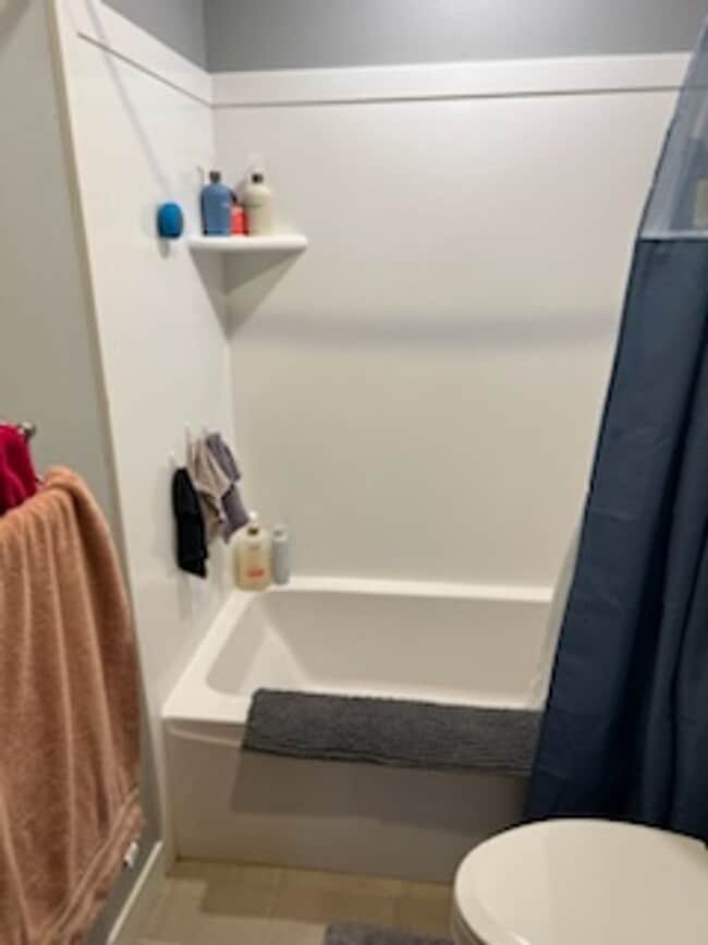 Photo - Rent: 3 bed unit 2 Bath