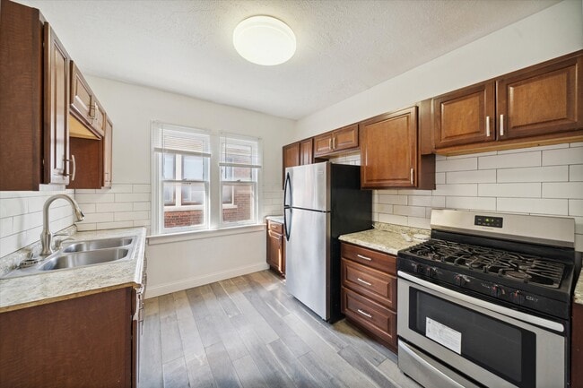 Photo - 2333-2335 W Grand St