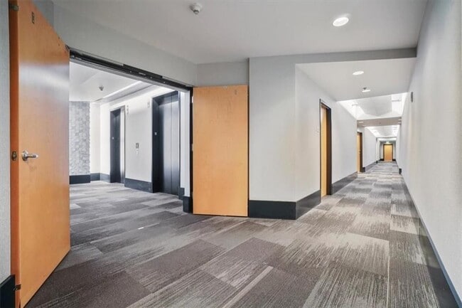 Photo - 943 Peachtree St NE