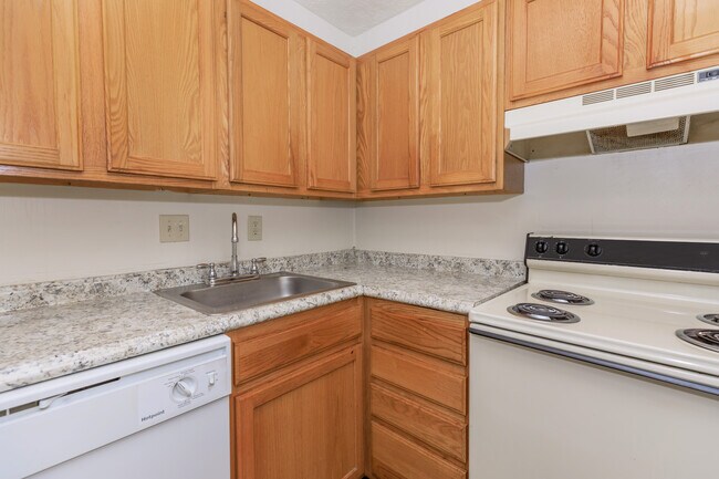 LakeHouse at Florence Apartments