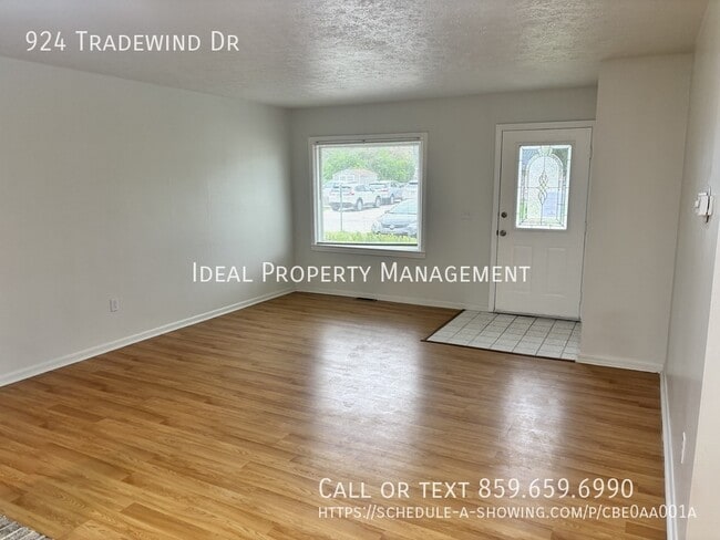 Photo - 924 Tradewind Dr