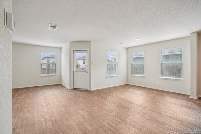 Photo - 1154 Barn Swallow Wy