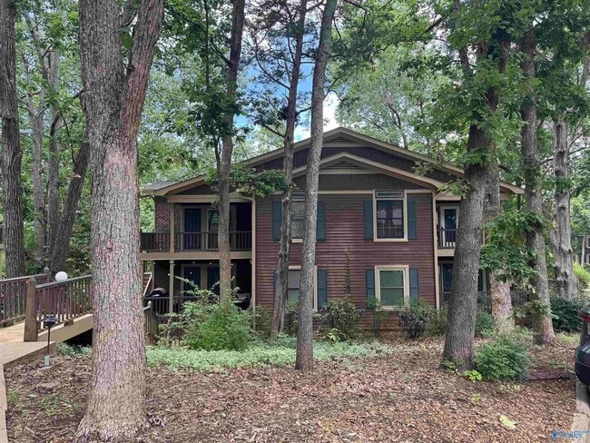 Building Photo - 2040 Woodlawn Dr SW