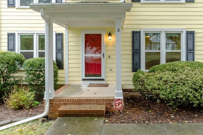 8 Woodcliff Cir