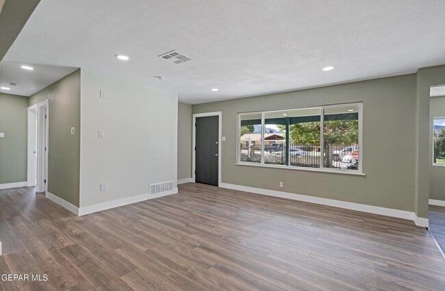 Photo - 10096 Ontario Ave