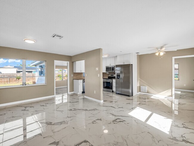 Photo - 640 Dalton Blvd