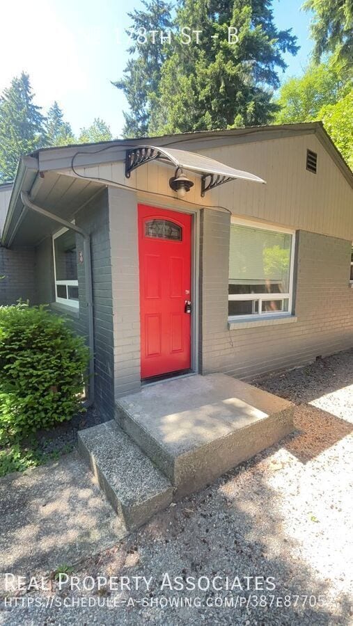 Building Photo - 4400 NE 178th St Unit B