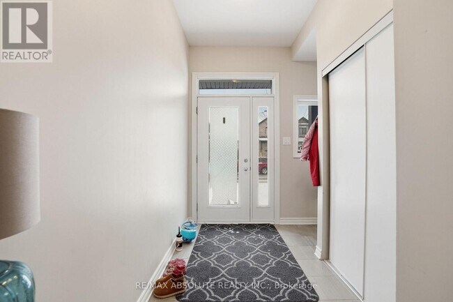 Photo - 741 Namur St