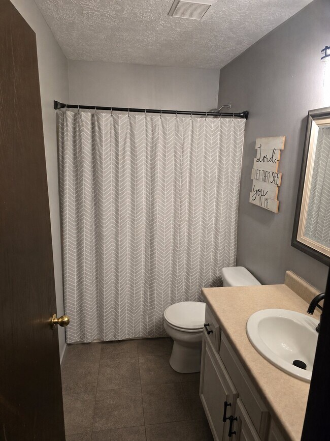 Photo - 320 W 5th St