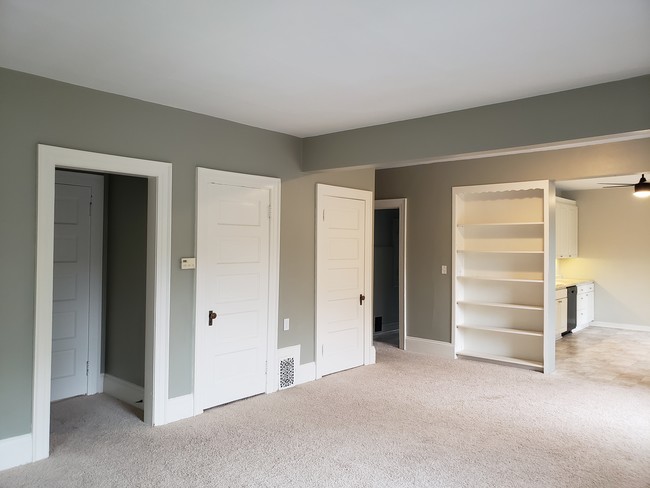 Living Room view to Kitchen - 454 W Wisconsin Ave Unit 2