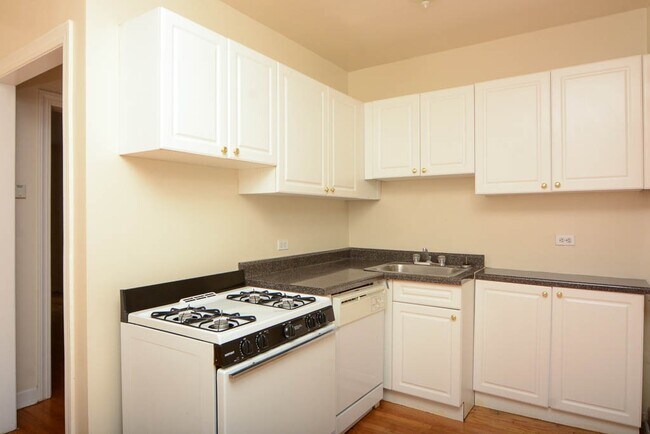 Photo - 1117 W Wellington Ave Unit J03P