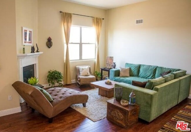 Photo - 5037 Rosewood Ave Unidad 308