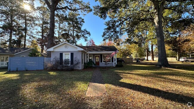 Building Photo - Gorgeous 3 bed Home!!