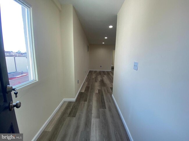 Photo - 17-REAR W 2nd St Unidad 203