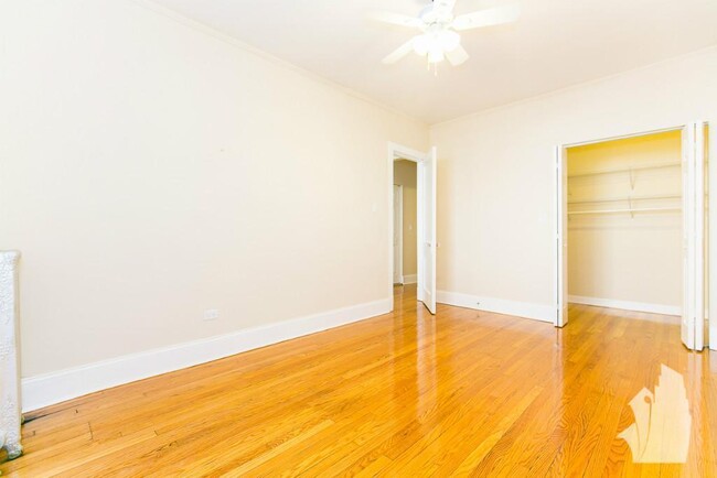 Photo - 1609 W Berteau Ave Unit 3